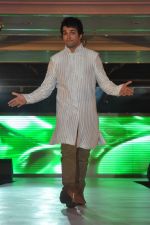 Model walk the ramp at Umeed-Ek Koshish charitable fashion show in Leela hotel on 9th Nov 2012,1 (28).JPG